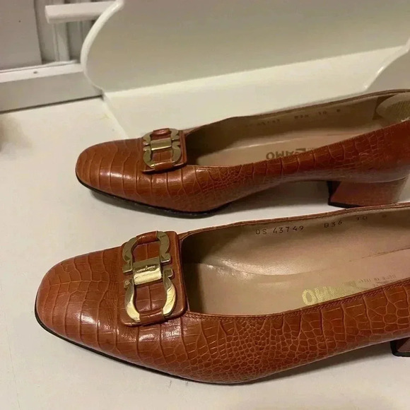Salvatore Ferragamo Authentic Loafers WOMEN shoes, chic and comfy - Picture 8 of 16